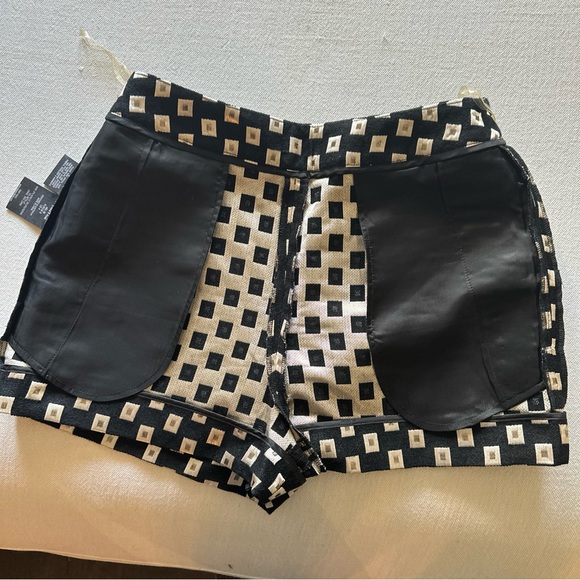 Sass & Bide “Strike A Pose” Black/Metallic Gold Shorts with pockets US Size 4 - Picture 13 of 15